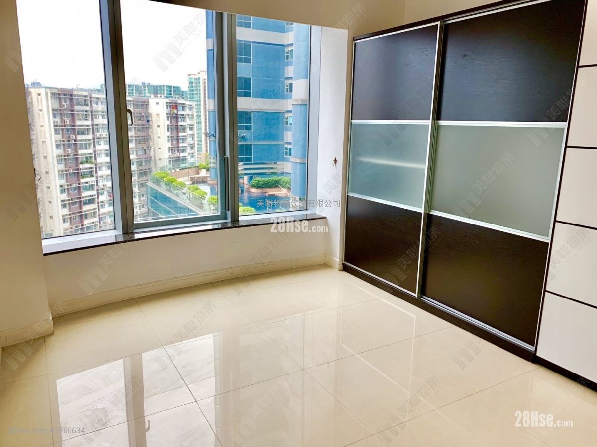 Harbourfront Landmark Sell 3 Bedrooms , 2 Bathrooms 1,479 ft²