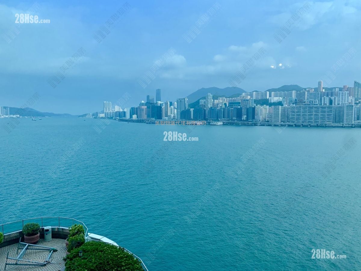 Harbourfront Landmark Sell 3 Bedrooms , 2 Bathrooms 1,479 ft²