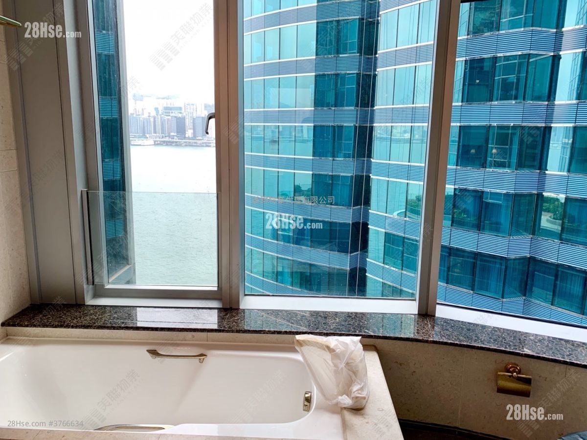 Harbourfront Landmark Sell 3 Bedrooms , 2 Bathrooms 1,479 ft²