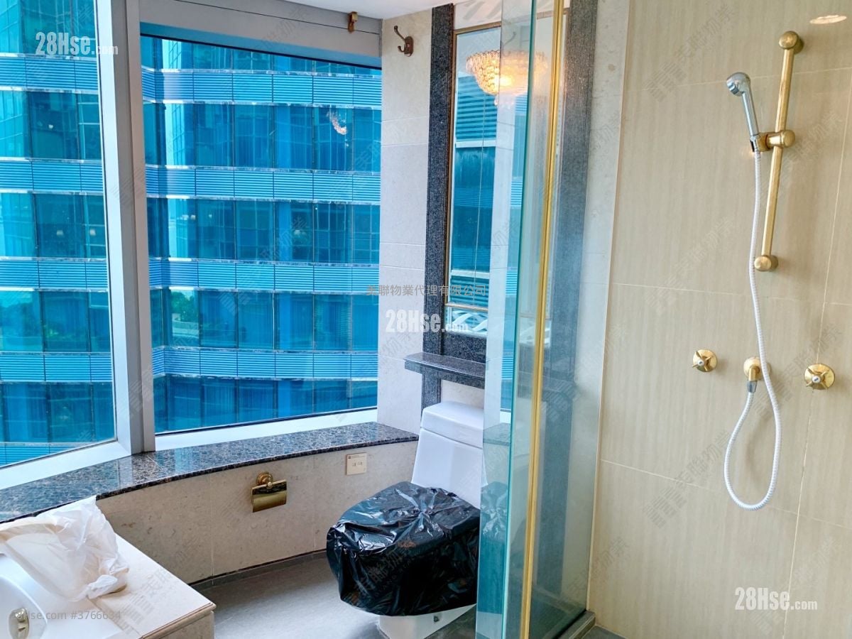 Harbourfront Landmark Sell 3 Bedrooms , 2 Bathrooms 1,479 ft²