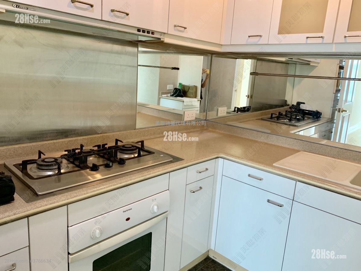 Harbourfront Landmark Sell 3 Bedrooms , 2 Bathrooms 1,479 ft²