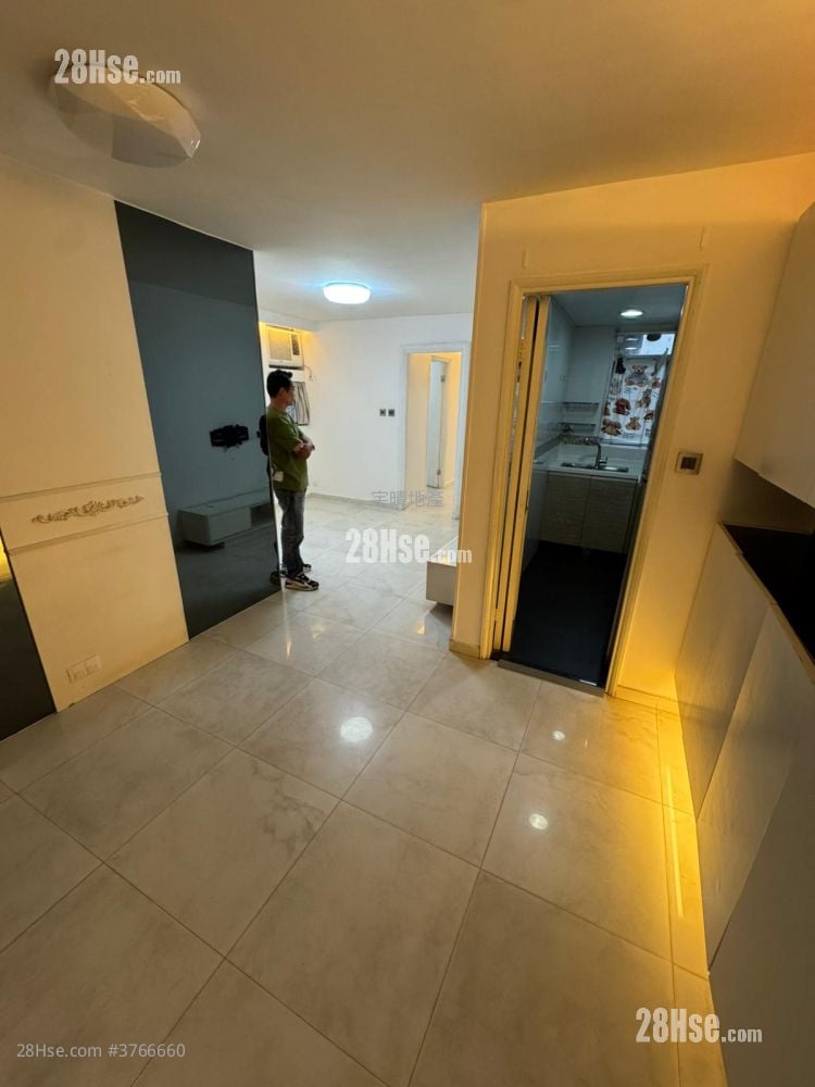 Charming Garden Sell 3 Bedrooms , 2 Bathrooms 592 ft²