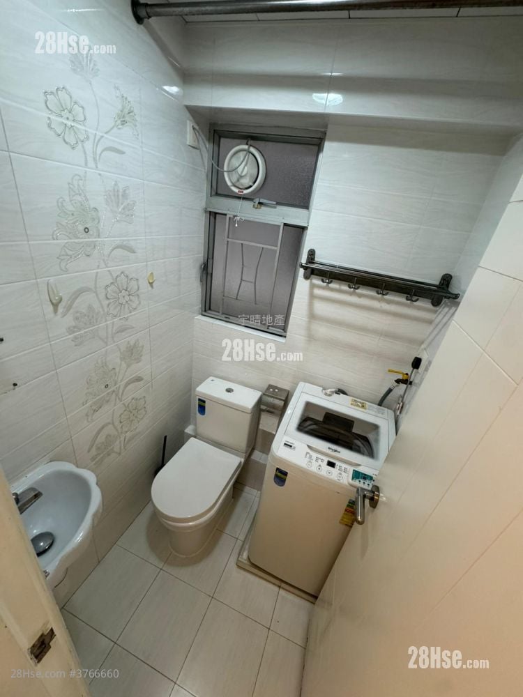 Charming Garden Sell 3 Bedrooms , 2 Bathrooms 592 ft²