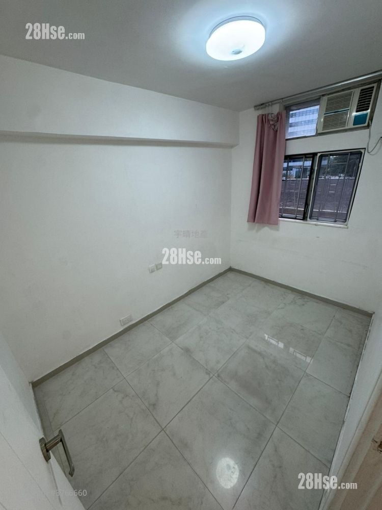 Charming Garden Sell 3 Bedrooms , 2 Bathrooms 592 ft²