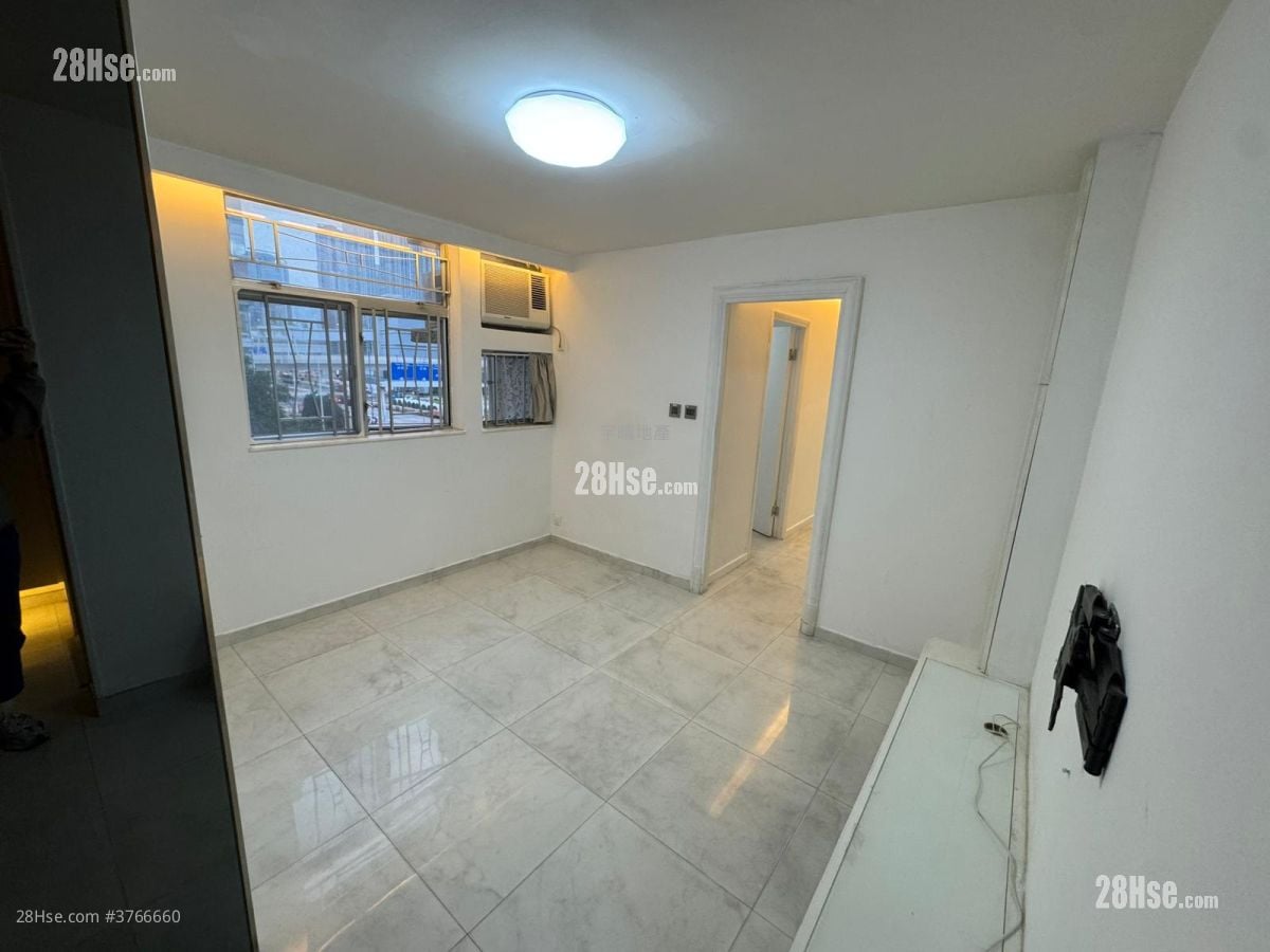 Charming Garden Sell 3 Bedrooms , 2 Bathrooms 592 ft²