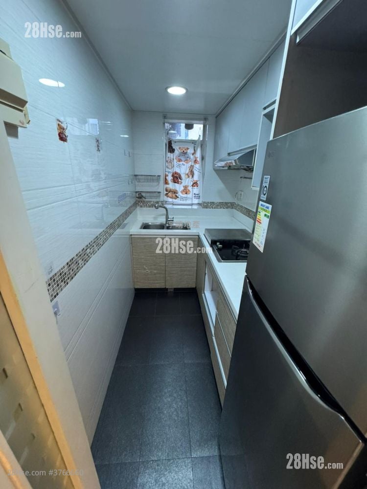 Charming Garden Sell 3 Bedrooms , 2 Bathrooms 592 ft²