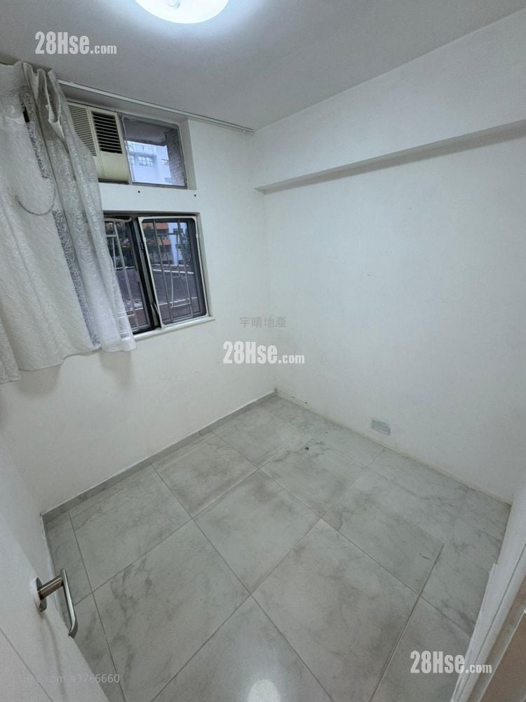 Charming Garden Sell 3 Bedrooms , 2 Bathrooms 592 ft²