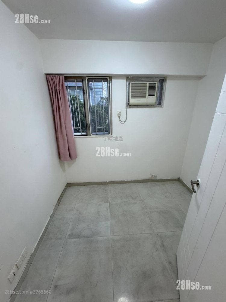 Charming Garden Sell 3 Bedrooms , 2 Bathrooms 592 ft²