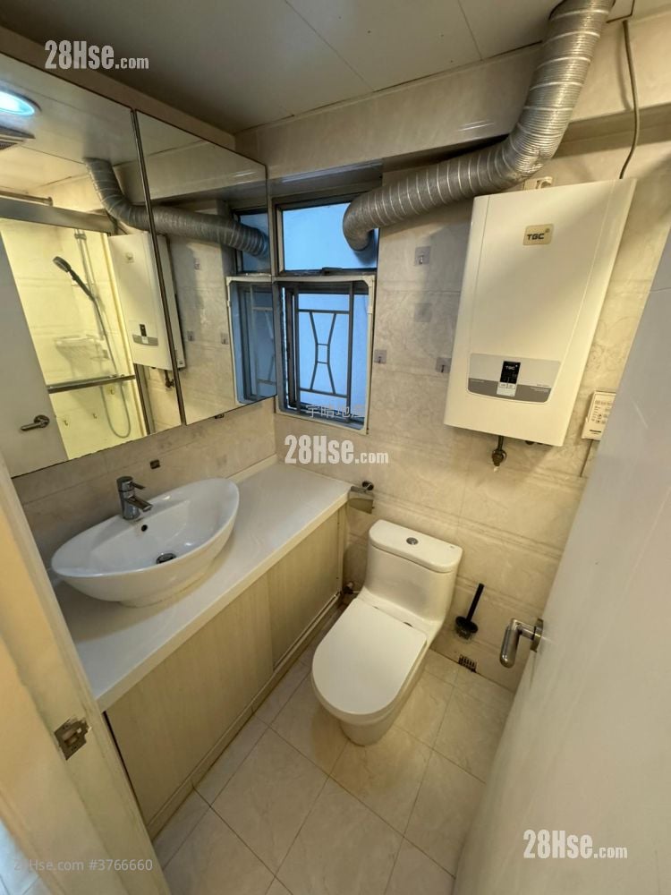 Charming Garden Sell 3 Bedrooms , 2 Bathrooms 592 ft²