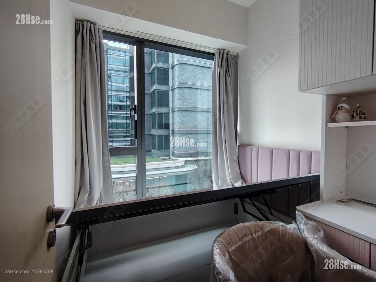 One Victoria Sell 3 Bedrooms 598 ft²