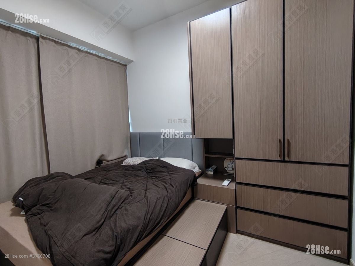 One Victoria Sell 3 Bedrooms 598 ft²