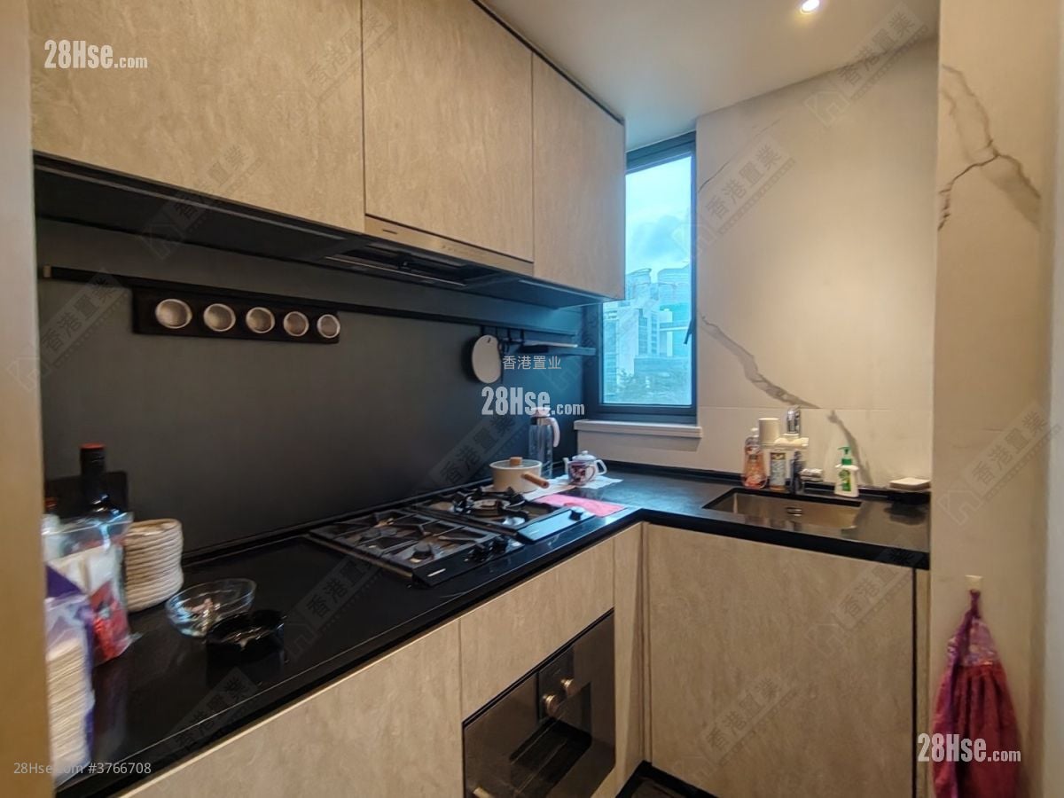 One Victoria Sell 3 Bedrooms 598 ft²