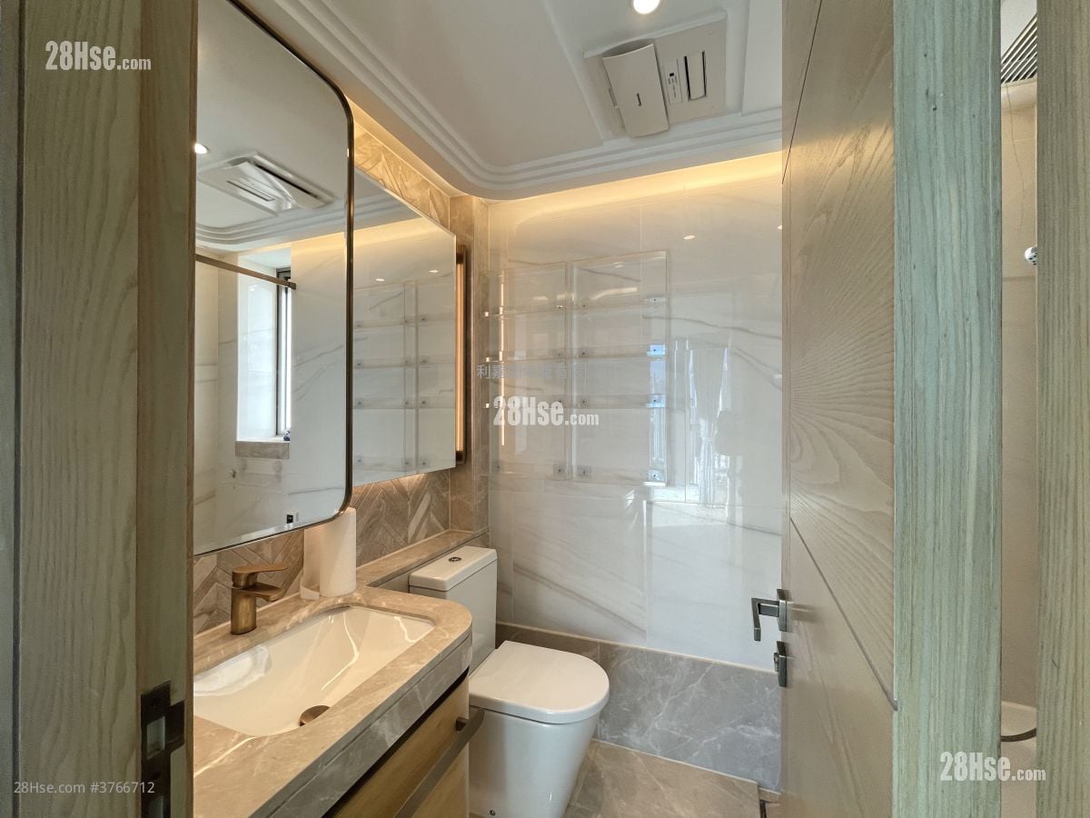 Grand Central Sell 4 Bedrooms , 2 Bathrooms 828 ft²