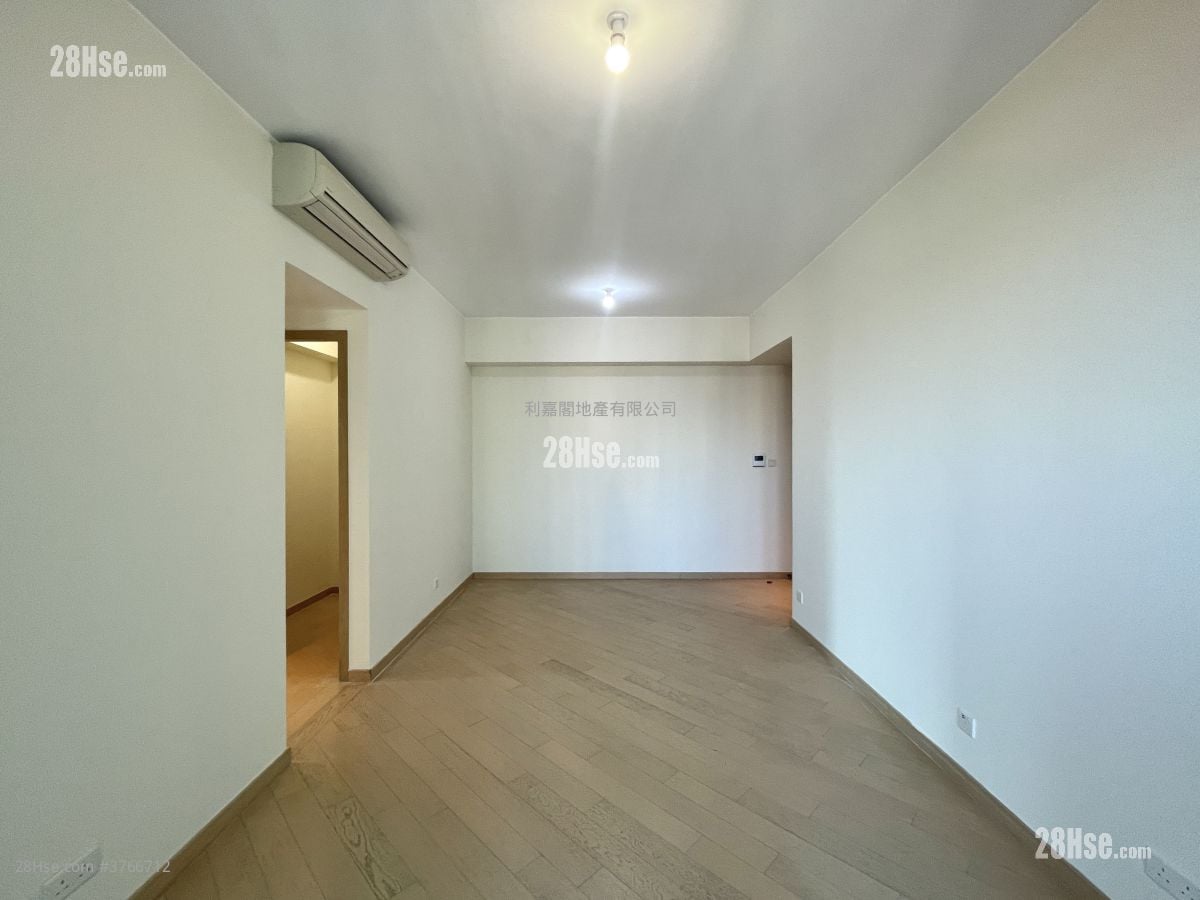 Grand Central Sell 4 Bedrooms , 2 Bathrooms 828 ft²