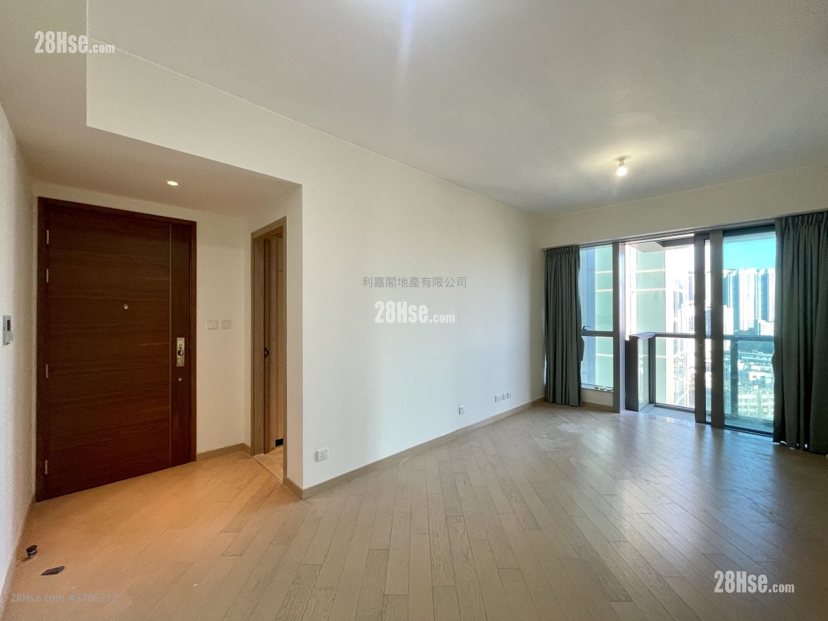 Grand Central Sell 4 Bedrooms , 2 Bathrooms 828 ft²