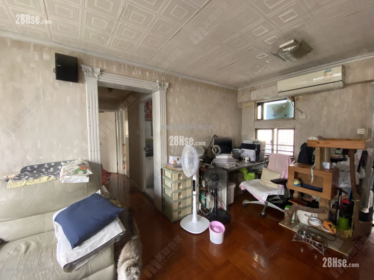 Cheerworld Court Sell 3 Bedrooms , 2 Bathrooms 765 ft²