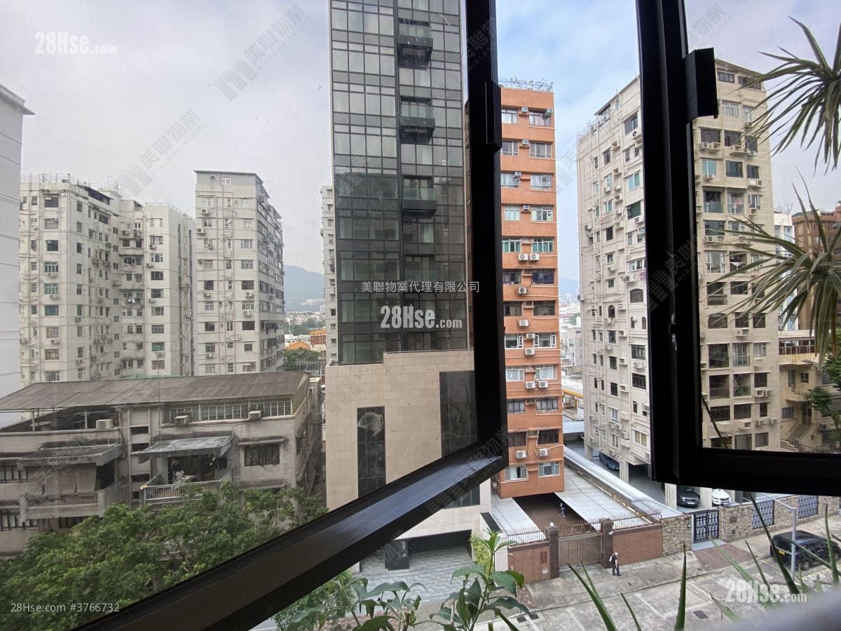 Cheerworld Court Sell 3 Bedrooms , 2 Bathrooms 765 ft²