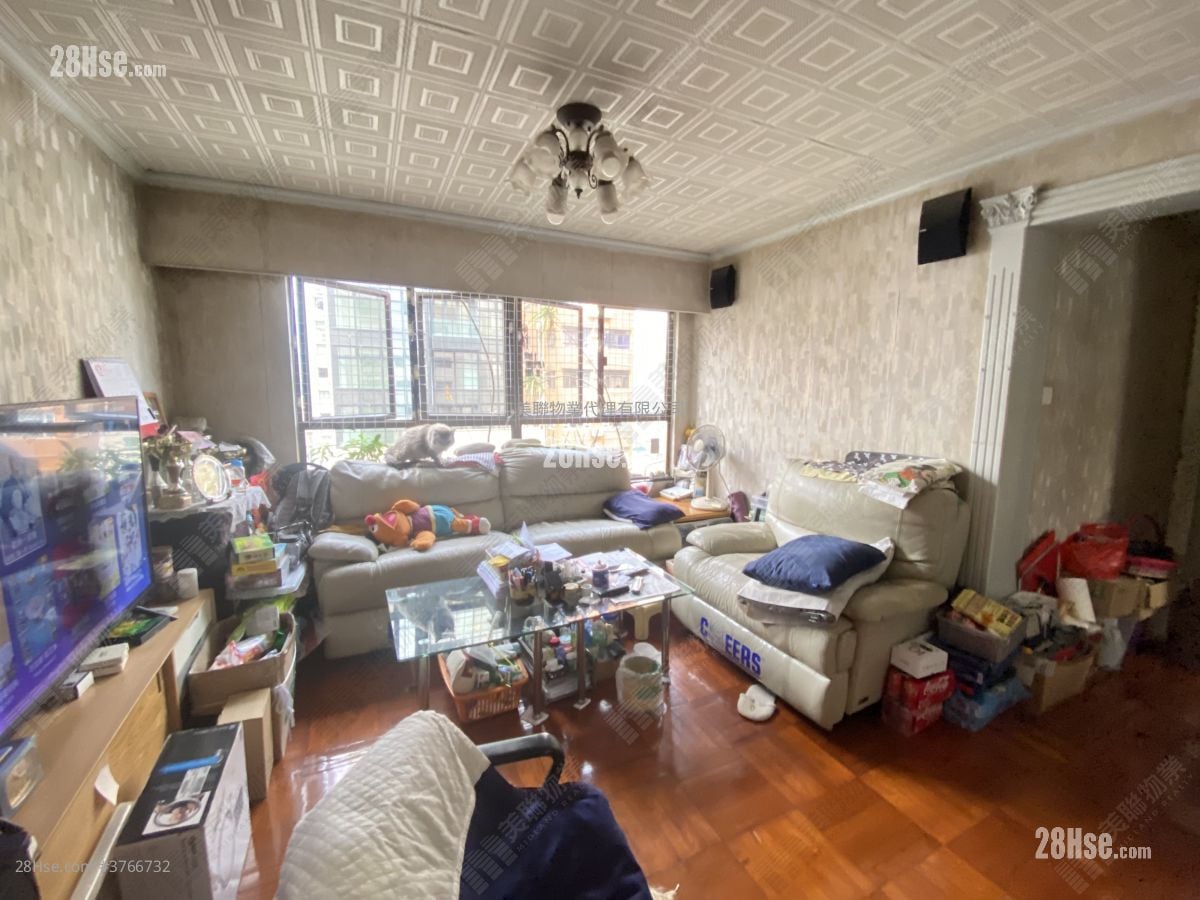 Cheerworld Court Sell 3 Bedrooms , 2 Bathrooms 765 ft²