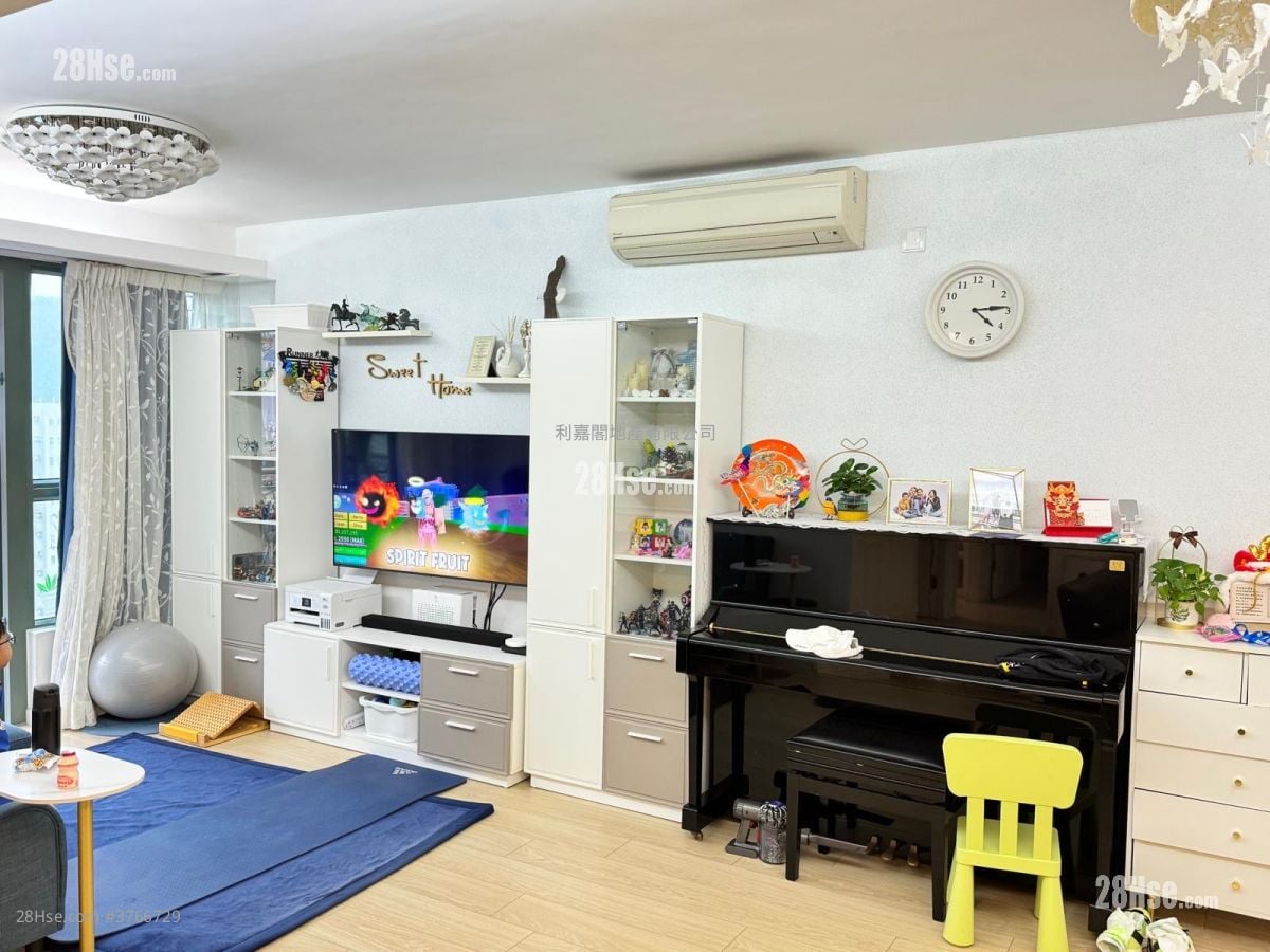 Residence Oasis Sell 4 Bedrooms , 2 Bathrooms 763 ft²