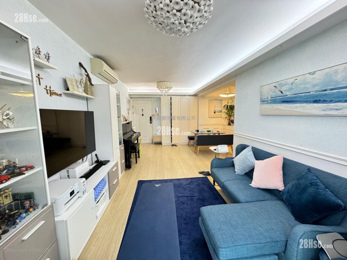 Residence Oasis Sell 4 Bedrooms , 2 Bathrooms 763 ft²