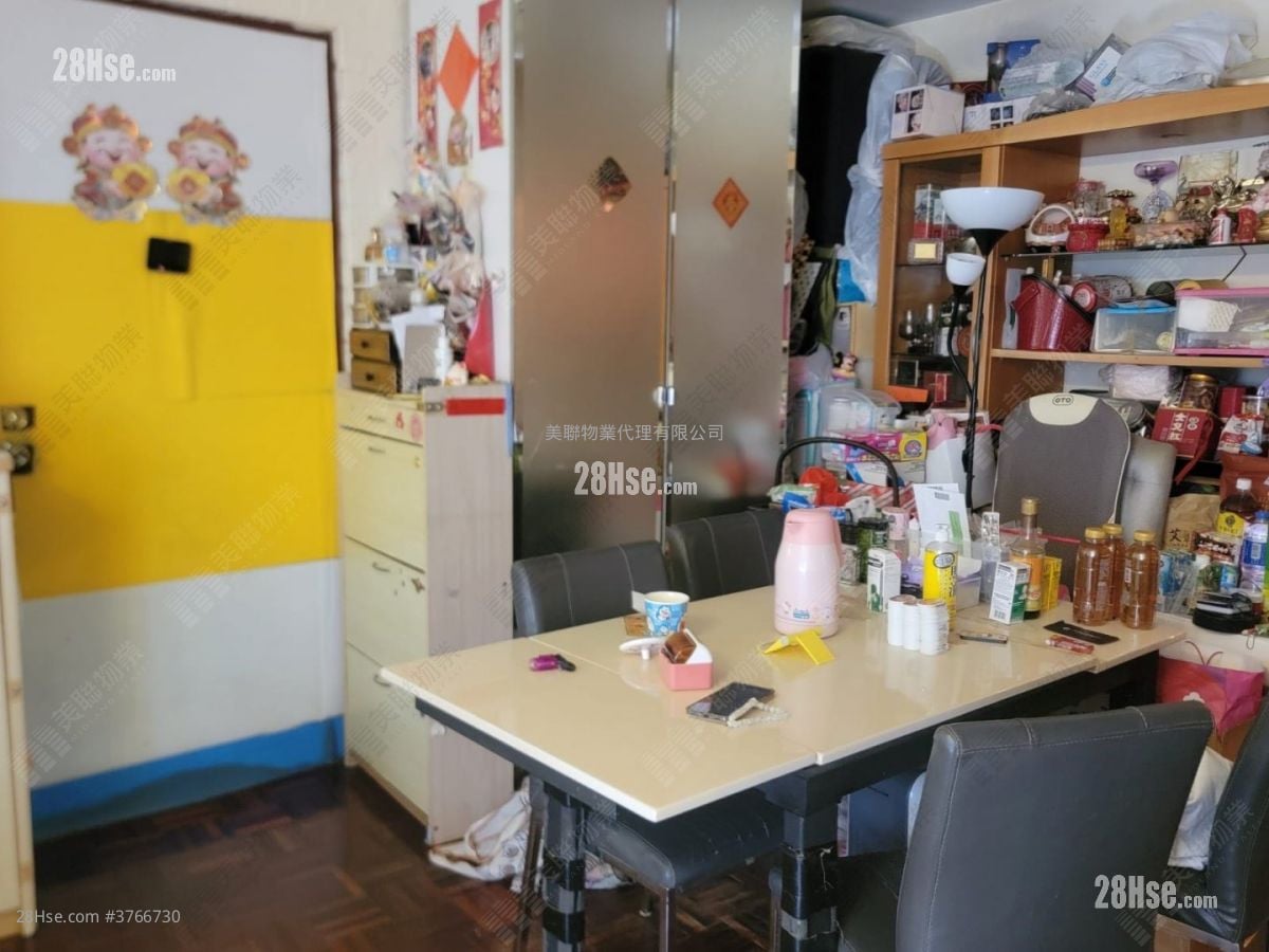 Whampoa Garden Sell 3 Bedrooms , 2 Bathrooms 777 ft²