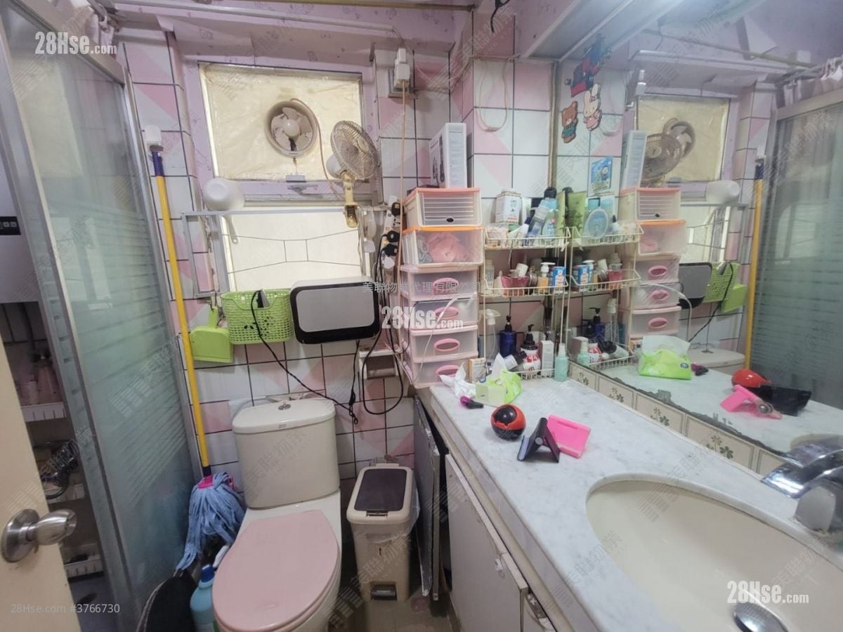 Whampoa Garden Sell 3 Bedrooms , 2 Bathrooms 777 ft²