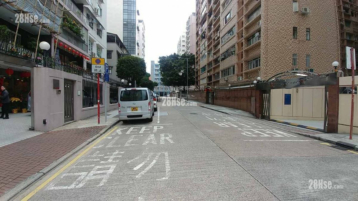 Cheerworld Court Sell 3 Bedrooms , 2 Bathrooms 765 ft²