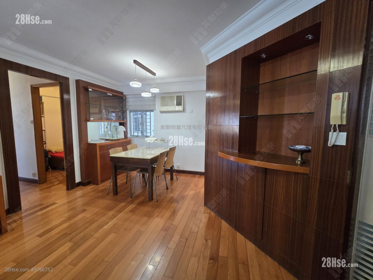 Whampoa Garden Sell 3 Bedrooms , 2 Bathrooms 765 ft²