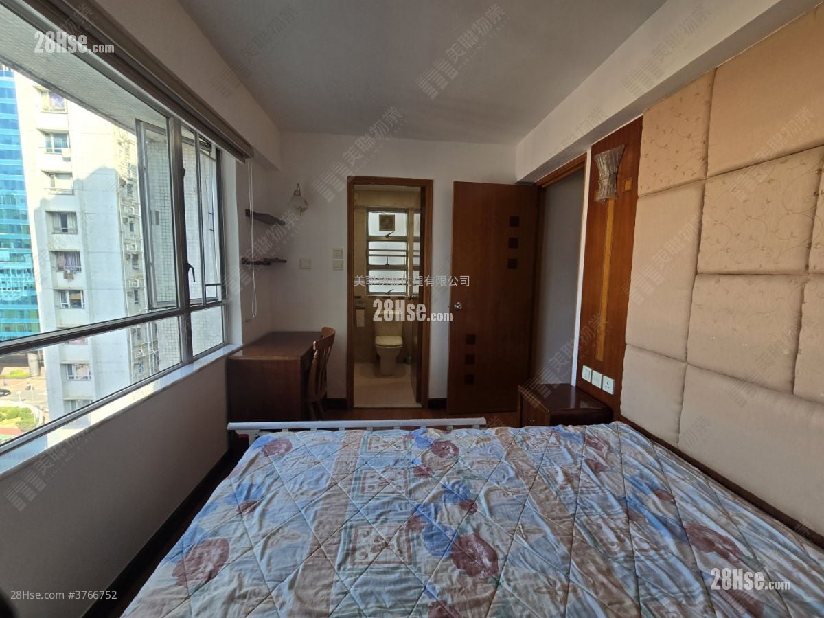 Whampoa Garden Sell 3 Bedrooms , 2 Bathrooms 765 ft²