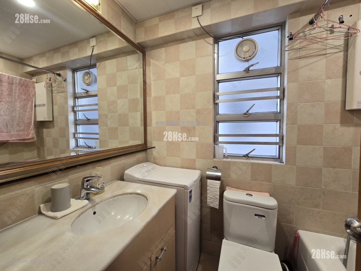 Whampoa Garden Sell 3 Bedrooms , 2 Bathrooms 765 ft²