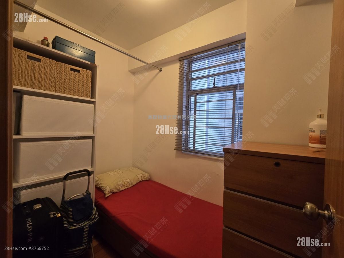 Whampoa Garden Sell 3 Bedrooms , 2 Bathrooms 765 ft²