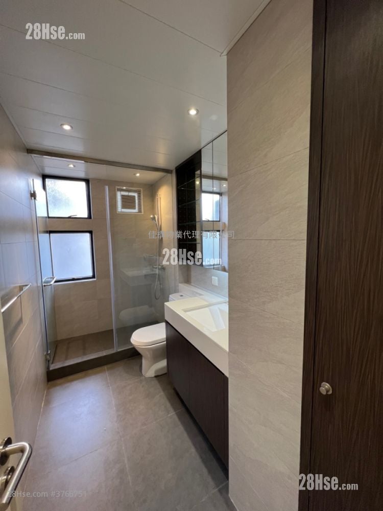 Cavendish Heights Sell 4 Bedrooms , 3 Bathrooms 1,811 ft²