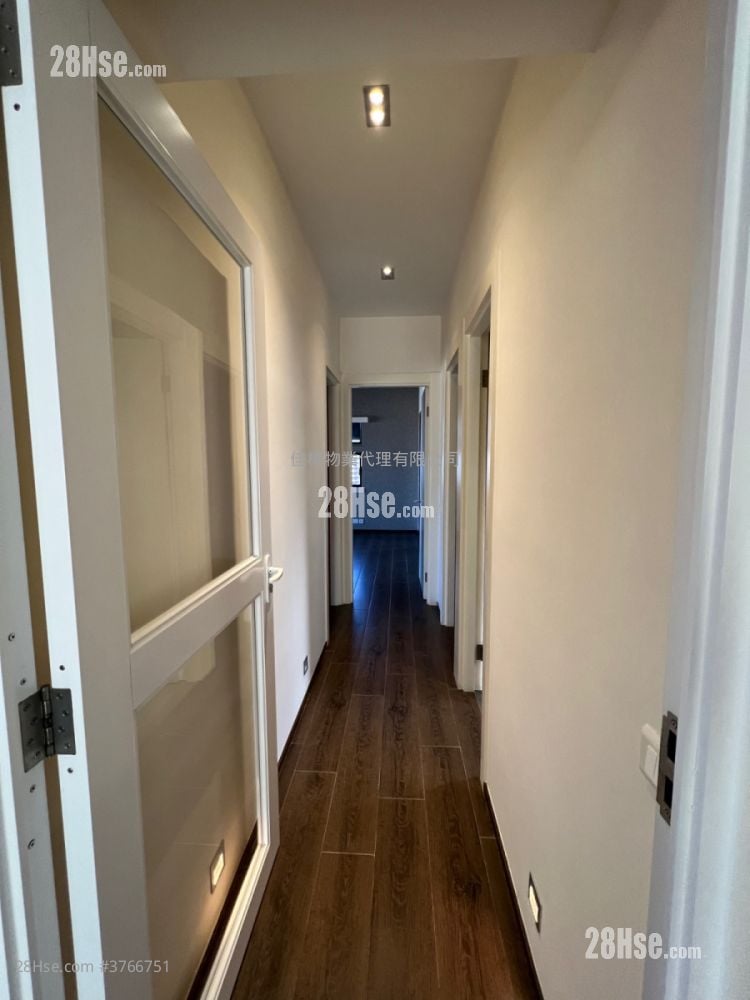 Cavendish Heights Sell 4 Bedrooms , 3 Bathrooms 1,811 ft²