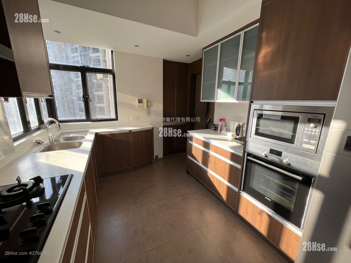 Cavendish Heights Sell 4 Bedrooms , 3 Bathrooms 1,811 ft²