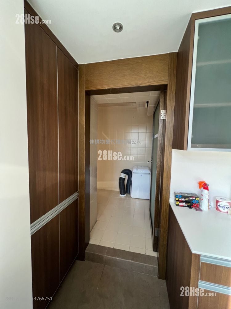 Cavendish Heights Sell 4 Bedrooms , 3 Bathrooms 1,811 ft²