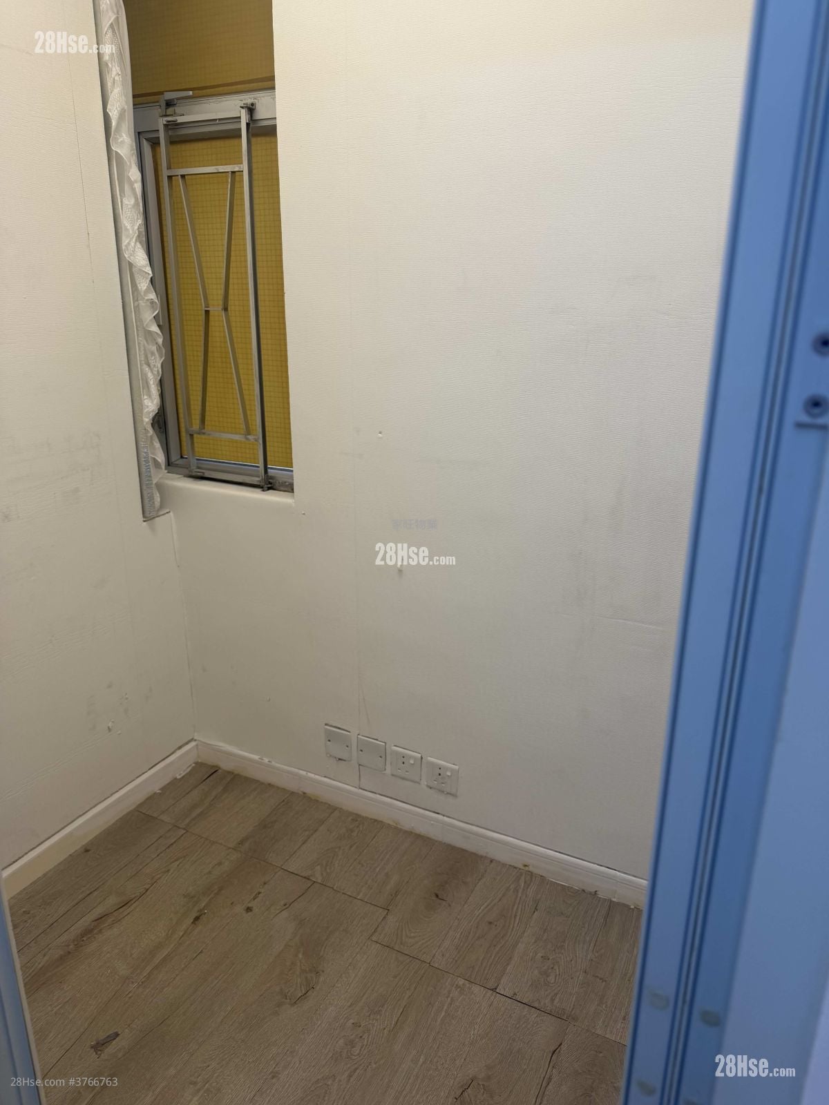 金都中心 售盘 4 房 , 1 浴室 305 平方尺