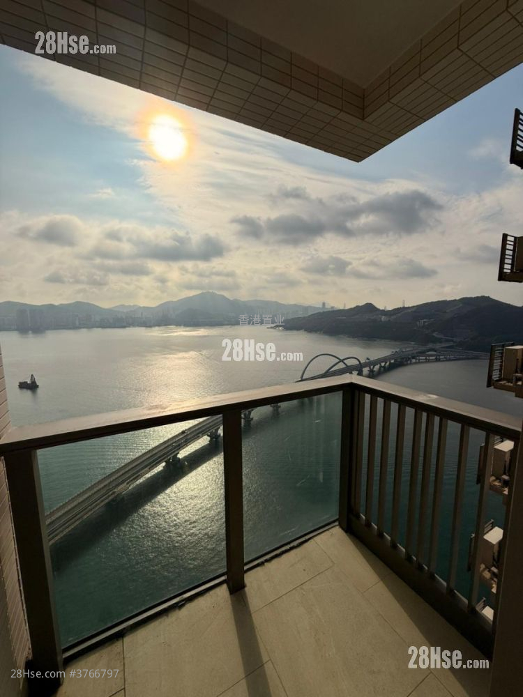 Sea To Sky Sell 3 Bedrooms , 2 Bathrooms 802 ft²