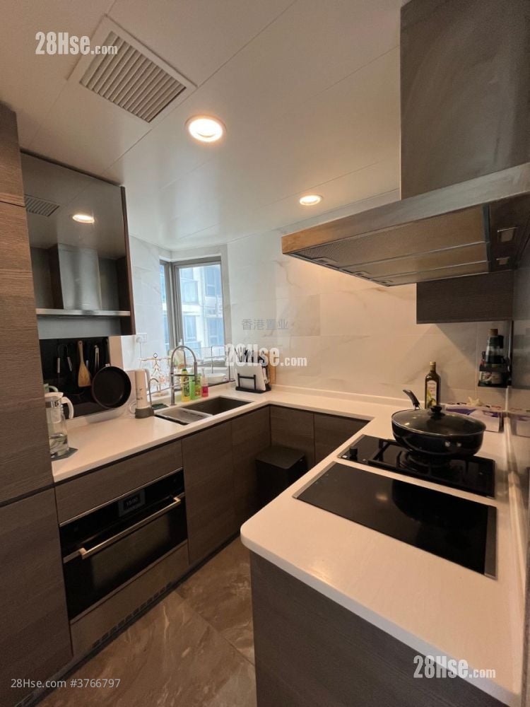 Sea To Sky Sell 3 Bedrooms , 2 Bathrooms 802 ft²