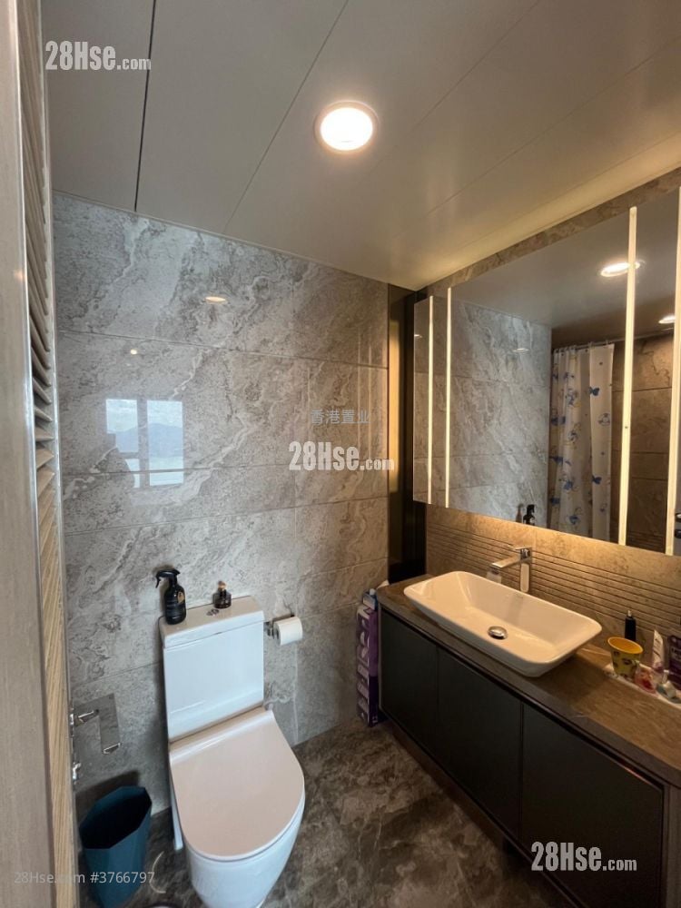 Sea To Sky Sell 3 Bedrooms , 2 Bathrooms 802 ft²