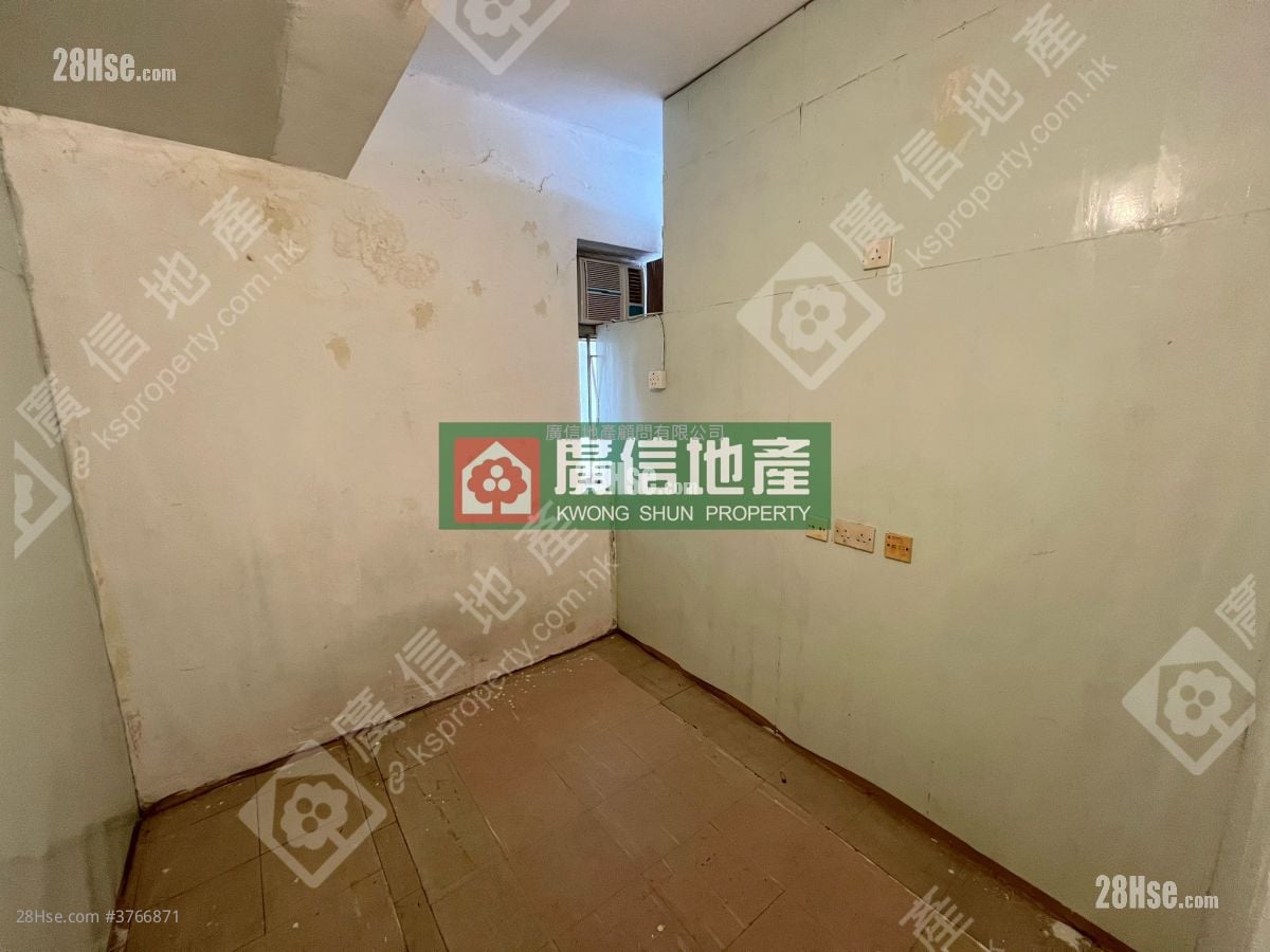 Chung Ying Building Sell 3 Bedrooms , 1 Bathroom 473 ft²