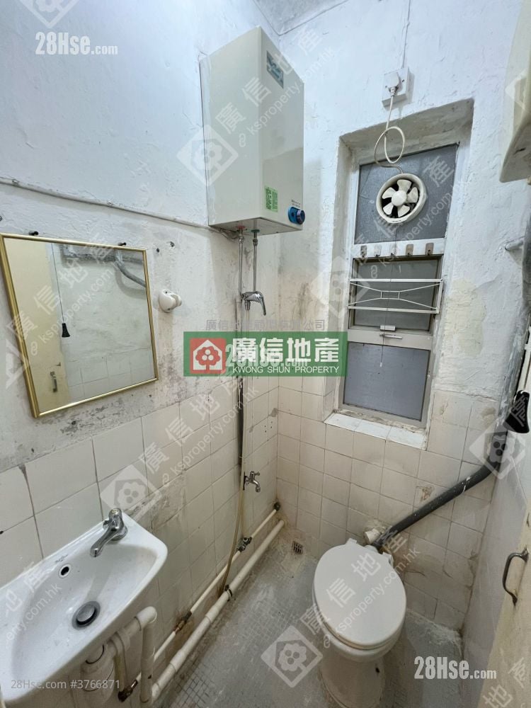 Chung Ying Building Sell 3 Bedrooms , 1 Bathroom 473 ft²
