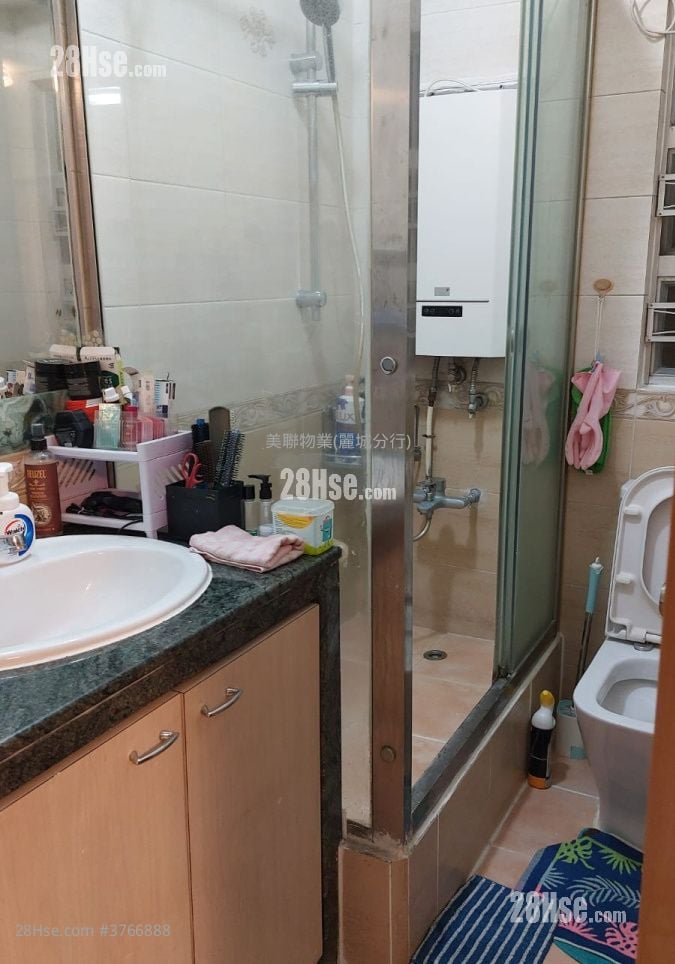 Greenview Terrace Sell 3 Bedrooms , 2 Bathrooms 660 ft²