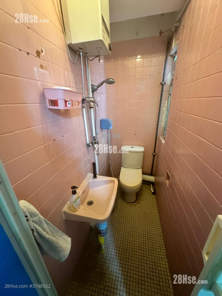 隆基大樓 租盤 1 房 , 1 浴室 277 平方呎