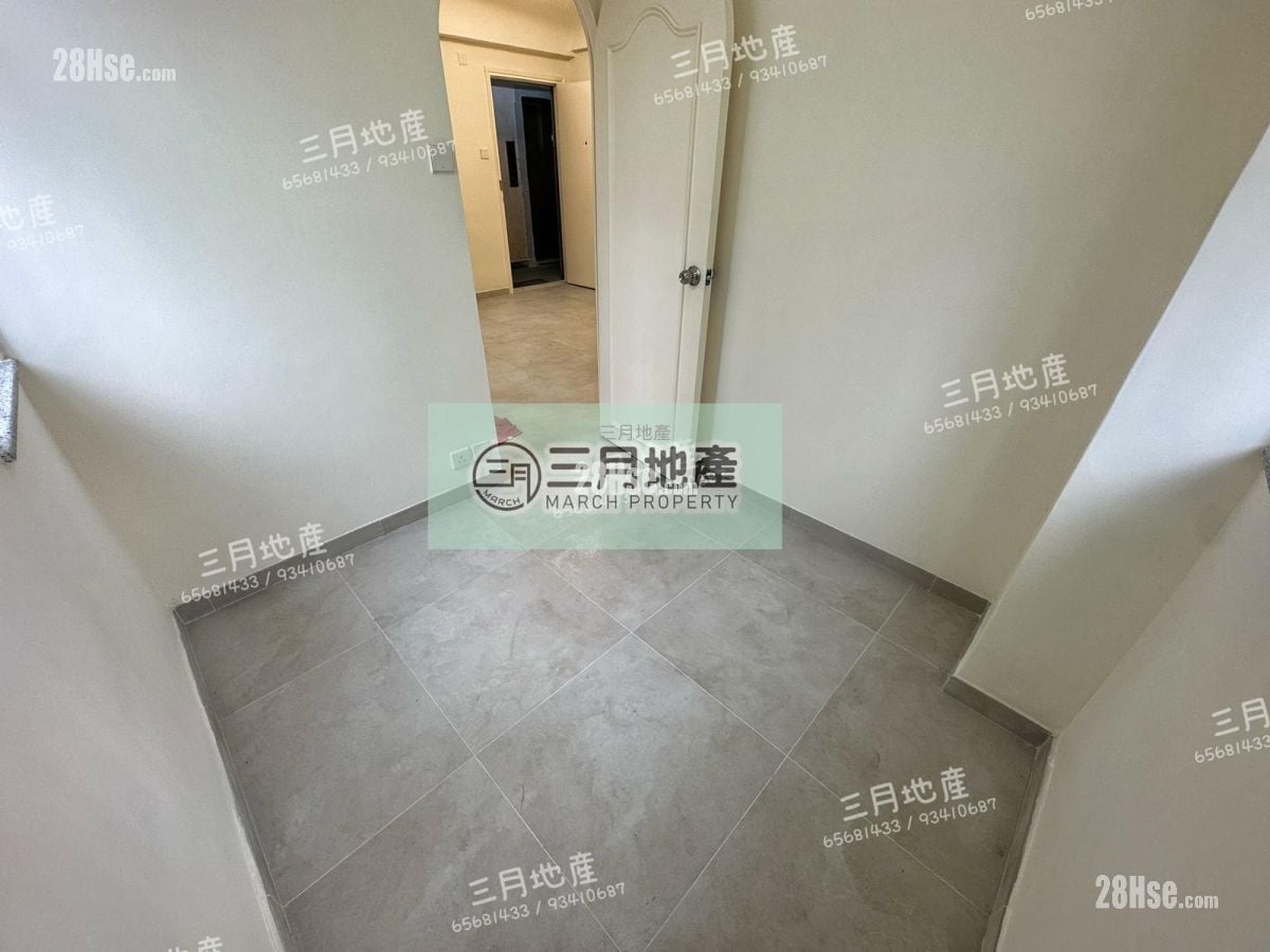 Cheng Hong Building Sell 2 Bedrooms , 1 Bathroom 302 ft²