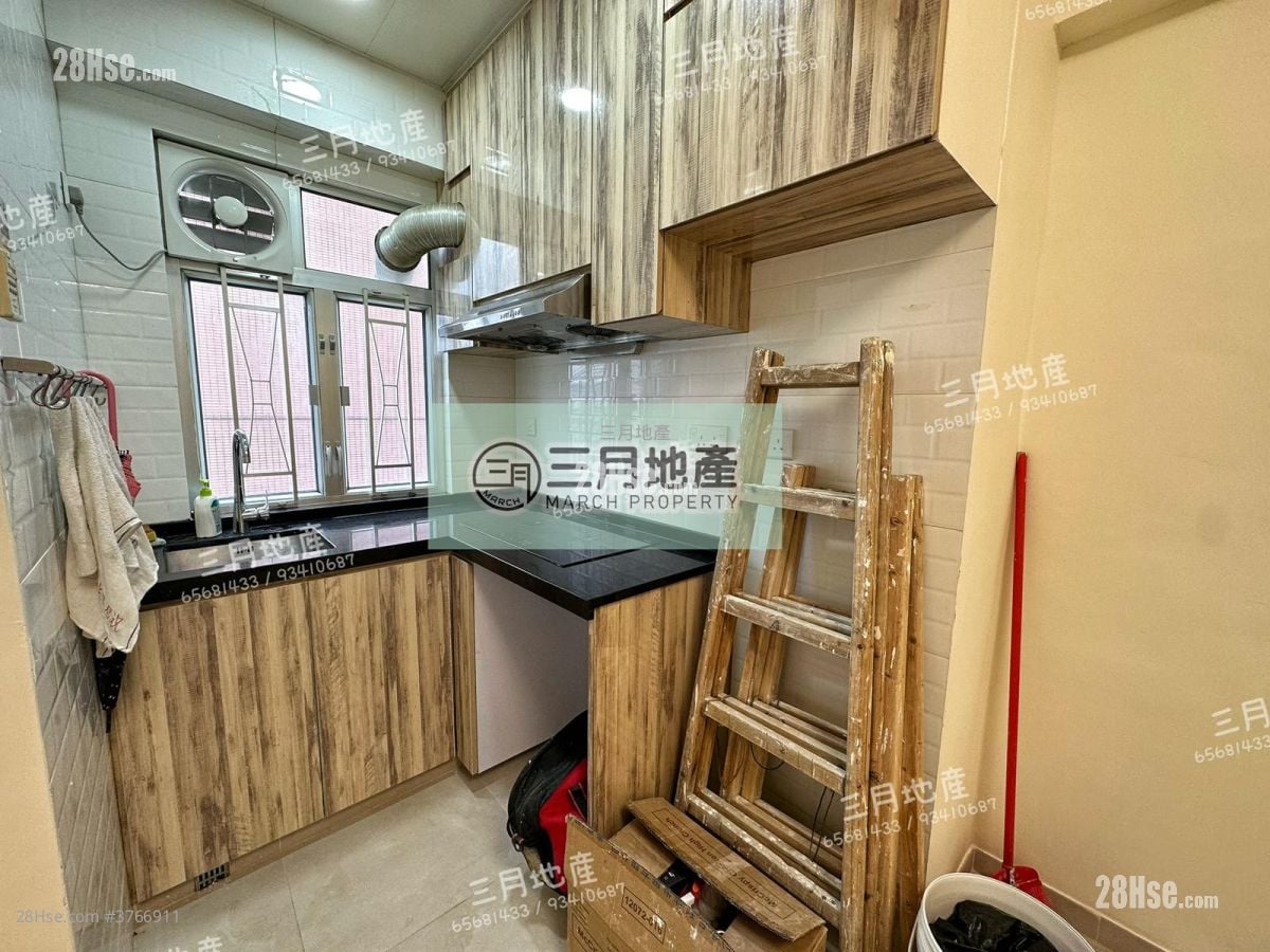 Cheng Hong Building Sell 2 Bedrooms , 1 Bathroom 302 ft²