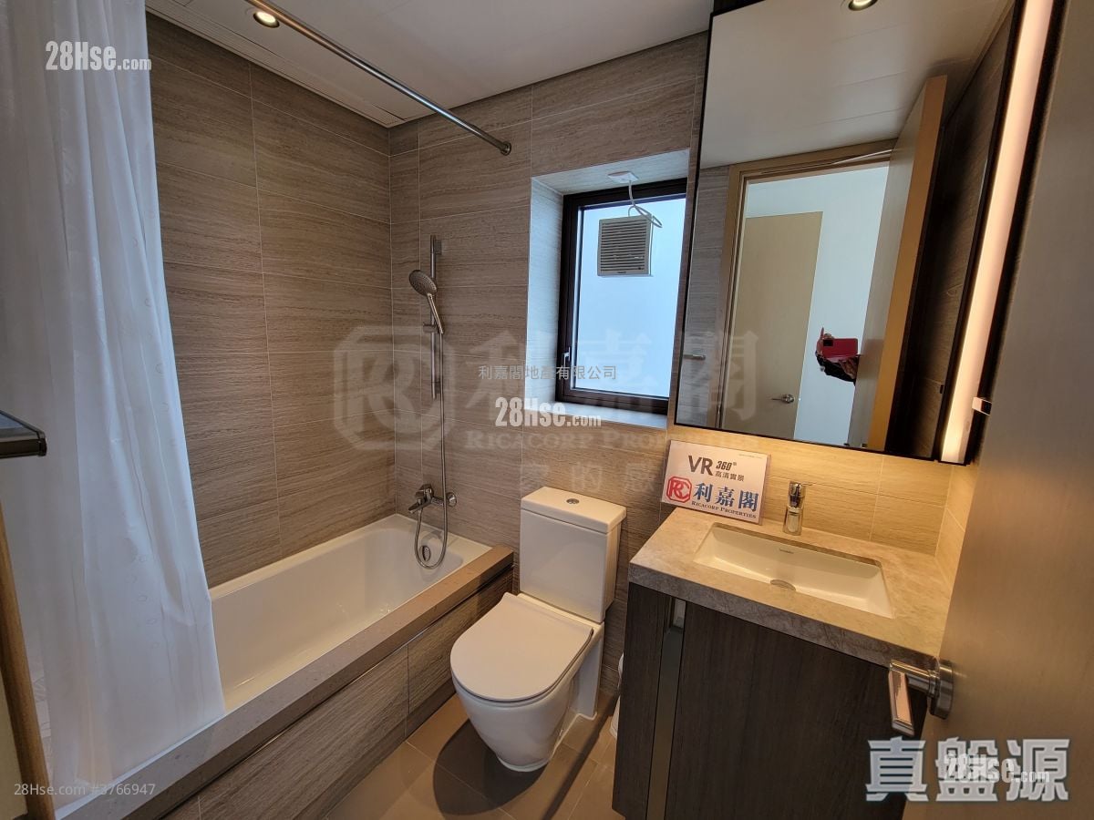 Lp6 Sell 3 Bedrooms , 3 Bathrooms 906 ft²