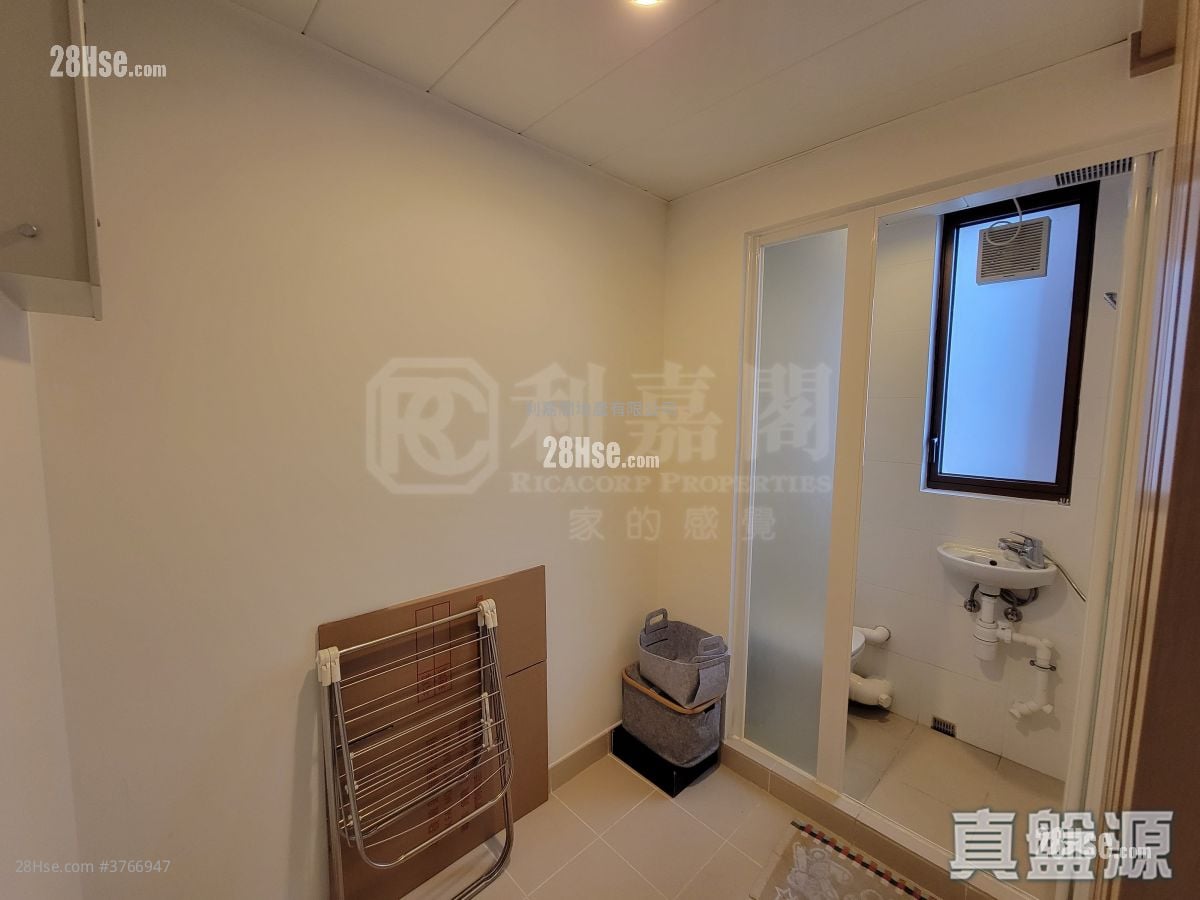 Lp6 Sell 3 Bedrooms , 3 Bathrooms 906 ft²