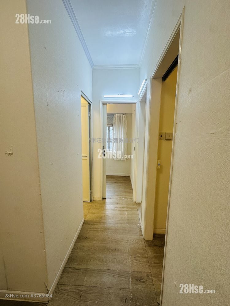 Golden Plaza Sell 4 Bedrooms , 1 Bathroom 305 ft²