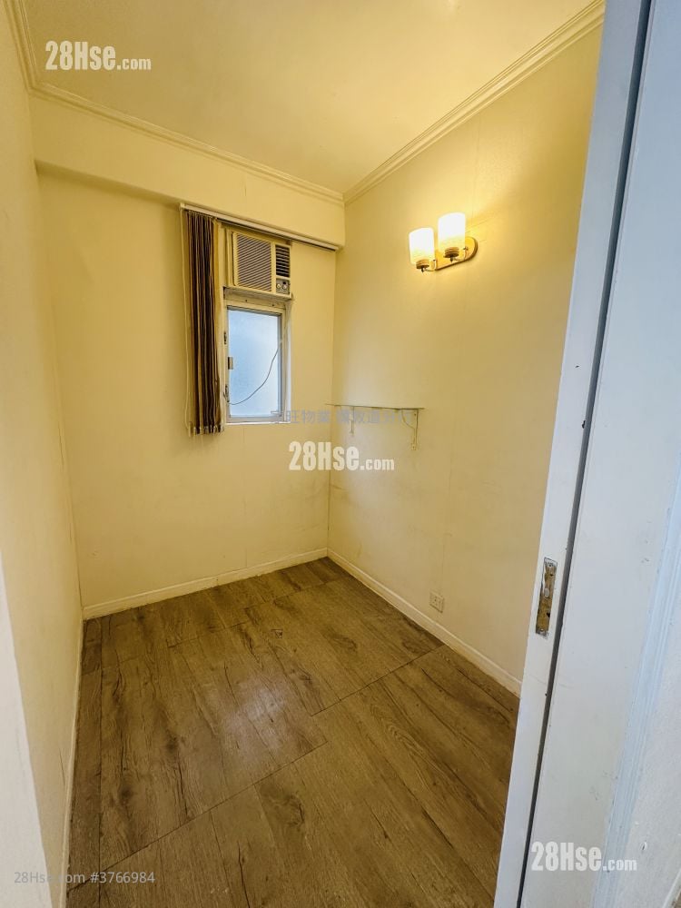 Golden Plaza Sell 4 Bedrooms , 1 Bathroom 305 ft²