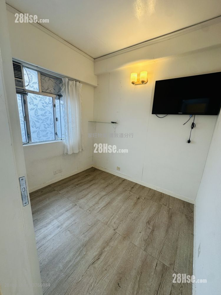 Golden Plaza Sell 4 Bedrooms , 1 Bathroom 305 ft²